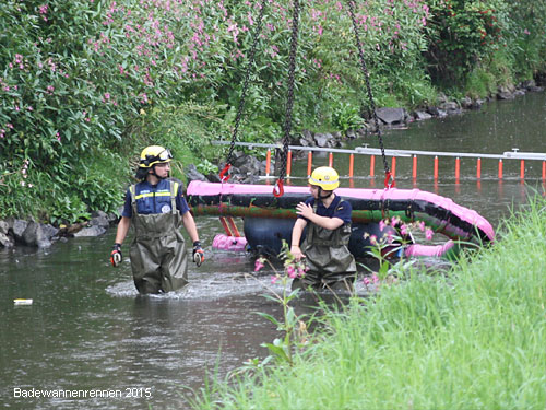 Badewannenrennen auf der Wurm Geilenkirchen W&uuml;rm
