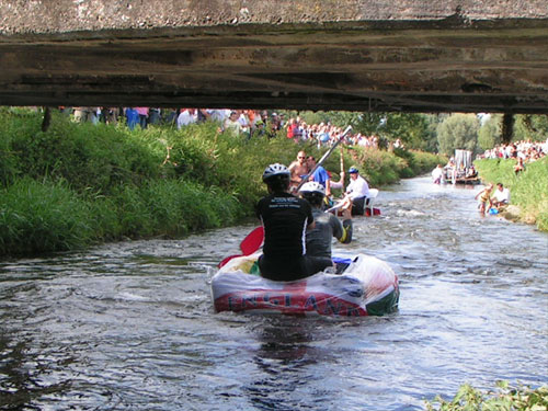 Badewannenrennen auf der Wurm Geilenkirchen W&uuml;rm