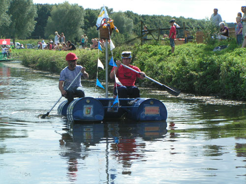Badewannenrennen auf der Wurm Geilenkirchen W&uuml;rm