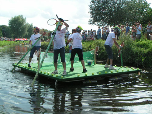 Badewannenrennen auf der Wurm Geilenkirchen W&uuml;rm