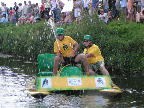 Badewannenrennen auf der Wurm Geilenkirchen W&uuml;rm
