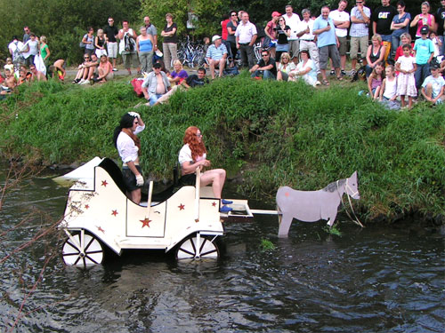 Badewannenrennen auf der Wurm Geilenkirchen W&uuml;rm