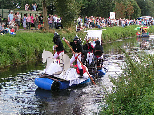 Badewannenrennen auf der Wurm Geilenkirchen W&uuml;rm