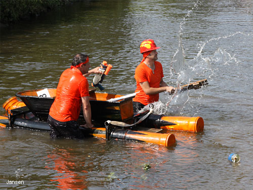 Badewannenrennen auf der Wurm Geilenkirchen W&uuml;rm